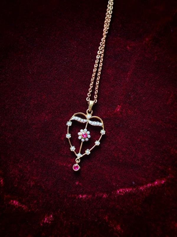 Hrid pendant